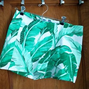 Old Navy Fashion Shorts Green Palm Leaf size 6